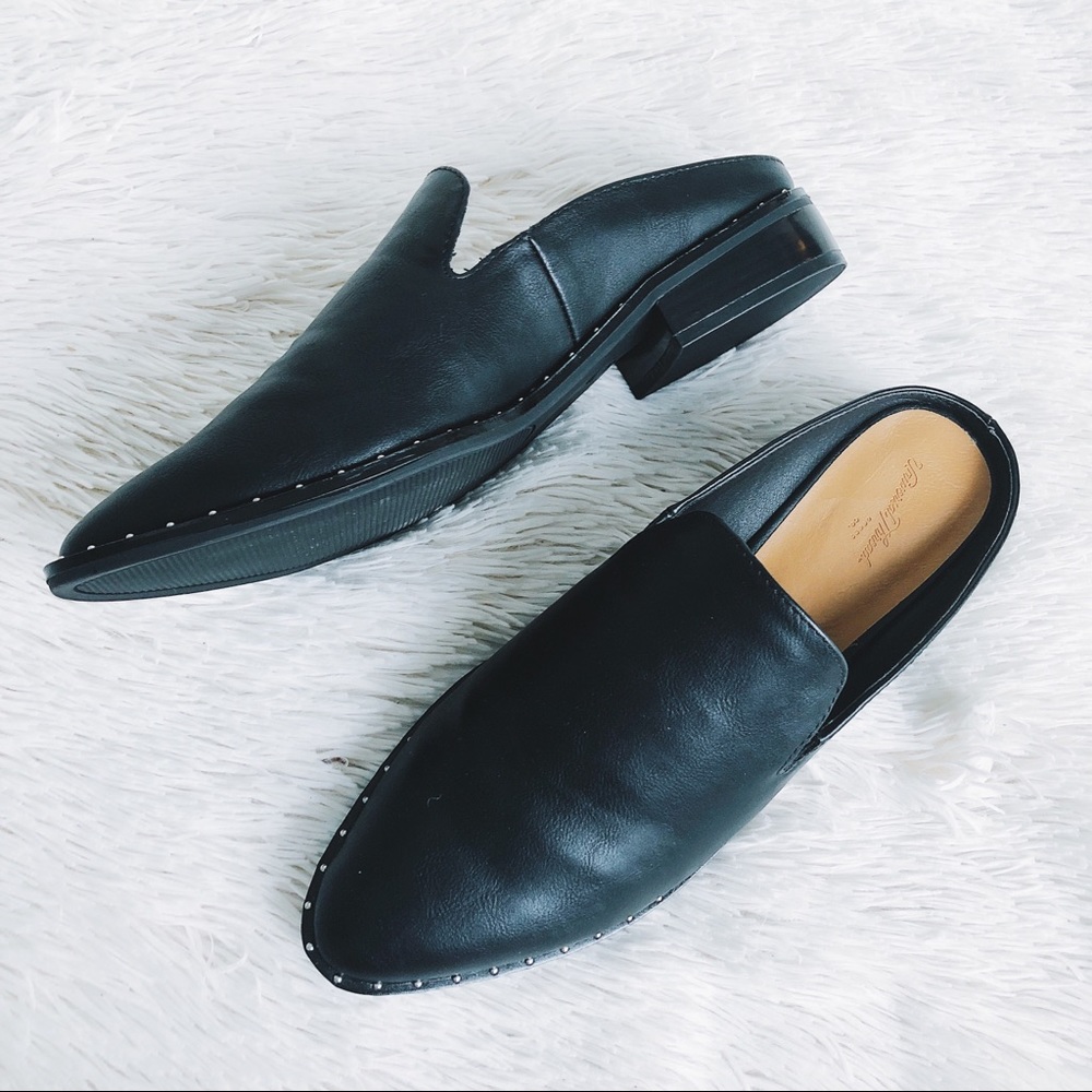 Universal Thread Faux Leather Pointed Toe Slides